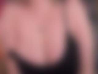 Live cam show with ELLIE - Blonde Hair on TeamSkeetLive