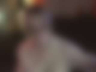 Live cam show with ELLIE - Curvy Teen (18+) on CamClone