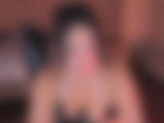 Live cam show with AlessaRomero - Petite on MyBangCams