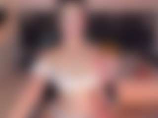 Live cam show with AlessaRomero - Petite on Sex Cam Show