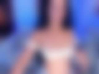 Live cam show with AlessaRomero - Living Room on Camsoda