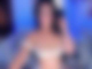 Live cam show with AlessaRomero - Living Room on Camsoda