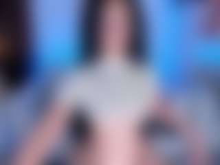 Live cam show with AlessaRomero - Living Room on Camsoda