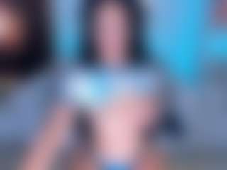 Live cam show with AlessaRomero - Petite on hornycams.live