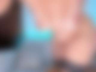Live cam show with AlessaRomero - Average on StripNow
