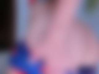 Live cam show with AlessaRomero - Living Room on Uber Horny