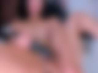 Live cam show with AlessaRomero - Petite on Camversity