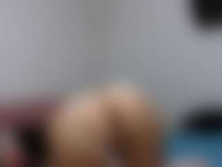 Live cam show with PenelopeHott - Small Ass on Milf Play