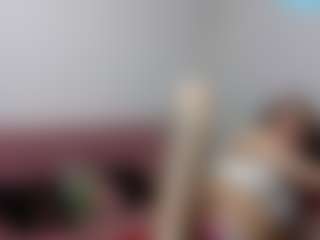 PenelopeHott MILF webcam performer live streaming