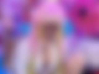 Live-Cam-Show mit AliceBenet - Public auf Camsoda