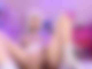 Live cam show with AliceBenet - Creamy on AdultVida.com