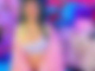Show en direct avec AliceBenet - Striptease sur Camsoda