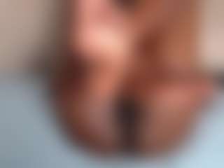 Live cam show with candyfoxie - Oil on AdultVida.com