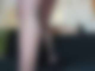 Live cam show with SEXIROSE - Living Room on Camsoda