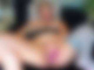 SEXIROSE MILF webcam performer live streaming