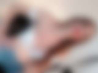 Live cam show with LiillyRousse - Average on Milfs Live