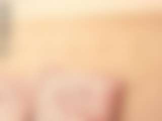 Live cam show with CassieHilton - Housewife on CamSodaAdn