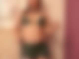 Live cam show with CassieHilton - Wife on studioflirtlive.com