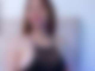 Live cam show with CassieHilton - Housewife on Camsoda