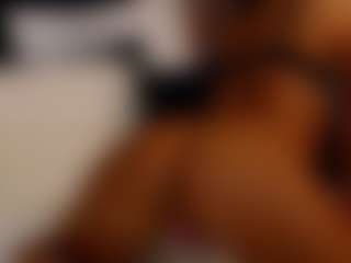 EvaRaynee MILF webcam performer live streaming