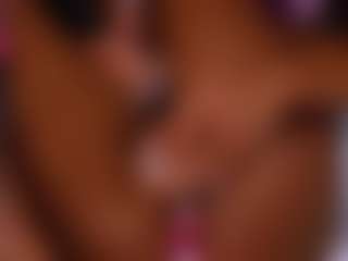 Live cam show with EvaRaynee - Fingering on Camsoda