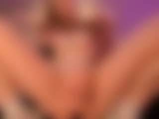 Live cam show with CorinneRusso - Small Ass on LiveSexCams6