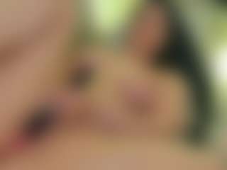 Live cam show with moniqque - Flashing on madthumbs