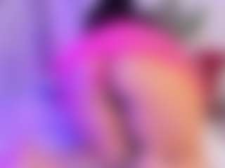 Shalom MILF webcam performer live streaming