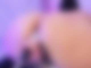 Shalom MILF webcam performer live streaming