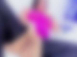 Shalom MILF webcam performer live streaming