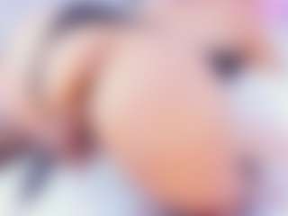 Live cam show with Shalom - Living Room on AdultVida.com