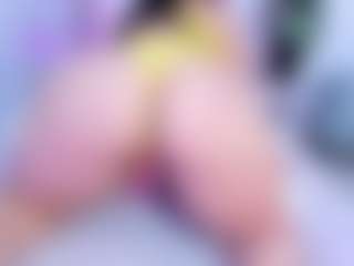 Live cam show with Shalom - Striptease Young Adult on chickslive.net