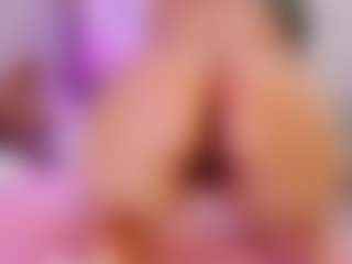 Live cam show with Shalom - Shaved Pussy Mature on CamClone