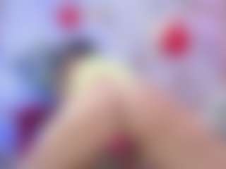 Shalom MILF webcam performer live streaming