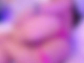 Shalom MILF webcam performer live streaming