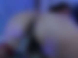 Shalom MILF webcam performer live streaming