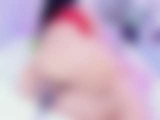 Live cam show with Shalom - Granny Petite on xDating