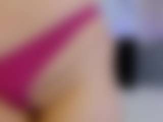 Live cam show with Shalom - Petite MILF on Dolls Live