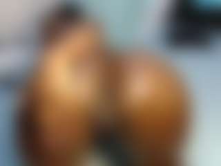 Live cam show with Sweet-sydney - Ebony Shaved Pussy on Camiplay Live