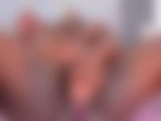 Live-Cam-Show mit ChannelCarter - Black Shaved Pussy auf Camsoda