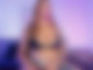 Live cam show with Anahi Jones - Milk on madthumbs