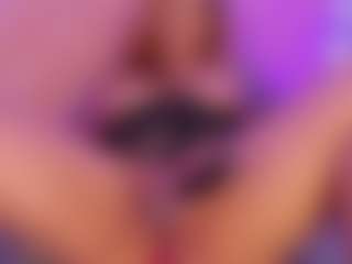Live cam show with Anahi Jones - Blonde Hair Curvy on Soda Cam