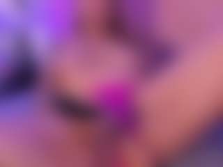 Anahi Jones MILF webcam performer live streaming