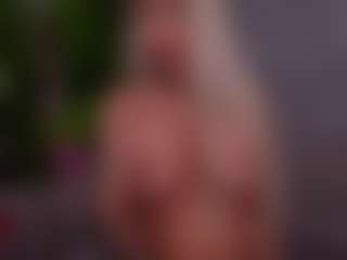 Live cam show with BambiKayy - Tease on Dolls Live