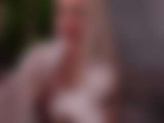 Live cam show with BambiKayy - Shaved Pussy on fapnchat