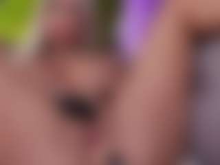 Live cam show with BambiKayy - Shaved Pussy MILF on Fling VIP Chat