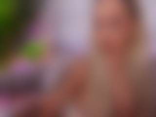 Live cam show with BambiKayy - Petite on xheatlive.com