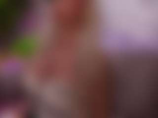 Live cam show with BambiKayy - Shaved Pussy MILF on xheatlive.com