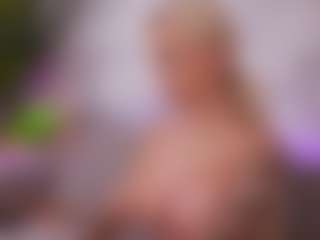 Live cam show with BambiKayy - Petite Teen (18+) on Camsoda
