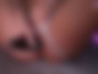 Live cam show with BambiKayy - Sph on friskycurves.com